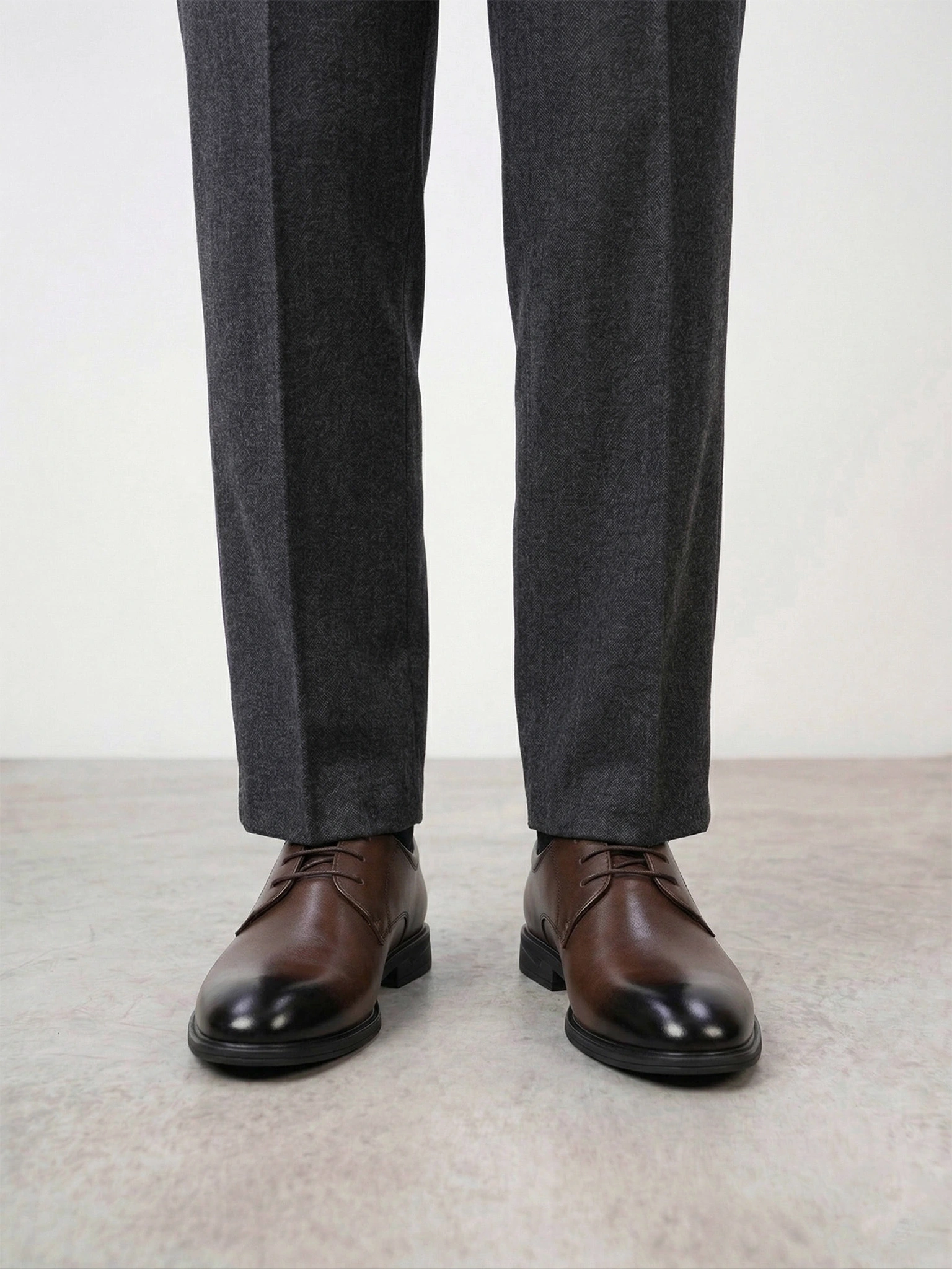 Туфли-дерби коричневого цвета на низком каблуке